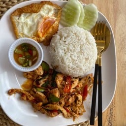 ร้านกะเพรามุมตึก - ยมจินดา