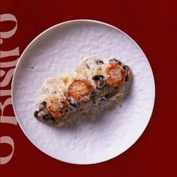 Fettuccine with Truffle Sauce and Seared Hokkaido Scallops