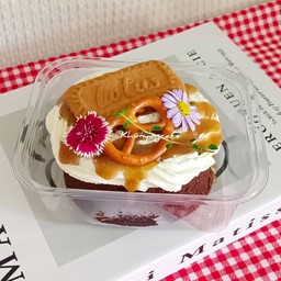 เค้กบัตเตอร์ช็อกโกแลต ครีมสดคาราเมล