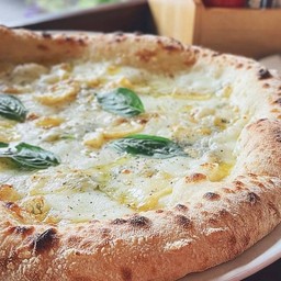 Pizza Quattro Formagg (พิซซ่า 4 ชีส) [No Meat