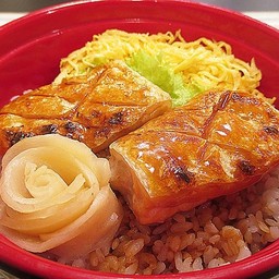 ข้าวหน้าท้องปลาแซลมอน