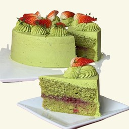 Matcha strawberry cake