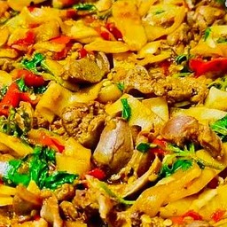 กะเพราหน่อไม้เครื่องในไก่