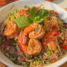 ยำขนมจีนกุ้งสุก