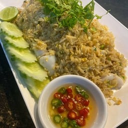 ข้าวผัดทะเลจานใหญ่