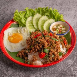 ข้าวกะเพราถาด เนื้อสับ