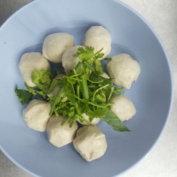 ลูกชิ้นลวก