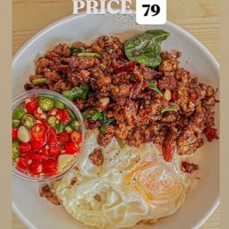 ข้าวหน้ากะเพราหมูสับพริกแห้ง