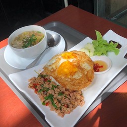 กระเพราหมู+ไข่ดาว