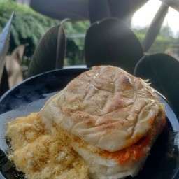 ขนมปังปิ้ง ไส้พริกเผาไก่หยอง