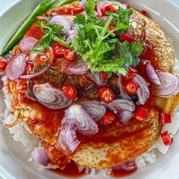 ข้าวไข่ข้นยำปลากระป๋อง