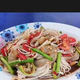 ตำขนมจีนกุ้งสด / กุ้งสุก ปลาร้า