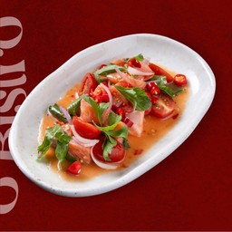 Spicy Raw Salmon Salad