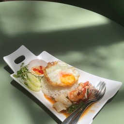 กระเพราทะเล + ไข่ดาว