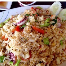 ข้าวผัดทะเลจานใหญ่