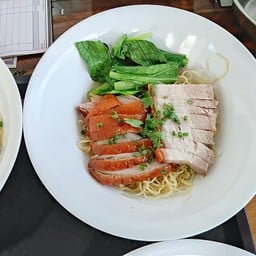 นครเป็ดย่าง หมูแดง หมูกรอบ สูตรต้นตำรับ ซอยสารีบุตร