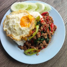 กระเพราหมูสับใข่ดาว