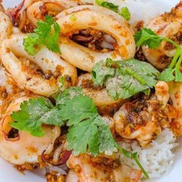 หมึกกระเทียมราดข้าว