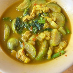 แกงป่าหมูสามชั้น ราดข้าว