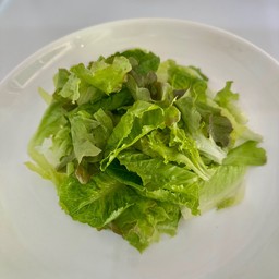 ผักสลัดรวมหั่นชิ้น 100 กรัม