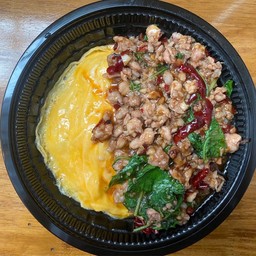 ข้าวกระเพราไข่ข้น