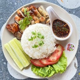Aroibaanbangbybang หมี่คลุกไก่ฉีก รสจัดจ้าน ย่านอโธยา และรายการอาหารที่อร่อยอีกหลายรายการ