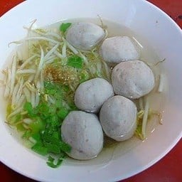 เกาเหลา ลูกชิ้นหมู เท่านั้น