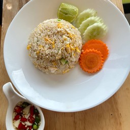 ข้าวผัดไข่ ใจดี