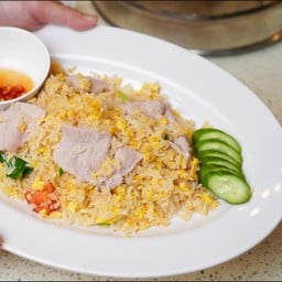 ข้าวผัดหมูจานใหญ่
