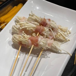 สามชั้นพันเห็ดเข็มทอง