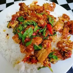 กระเพราไก่กรอบ