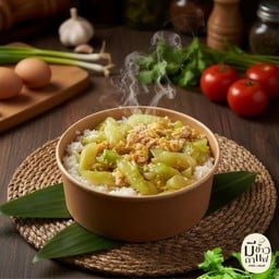 แตงกวาผัดไข่ราดข้าว