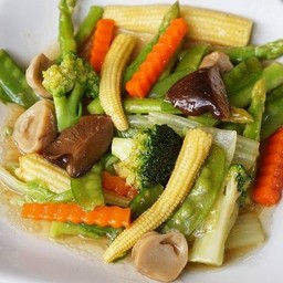 ข้าวผัดผักรวมมิตร เจ