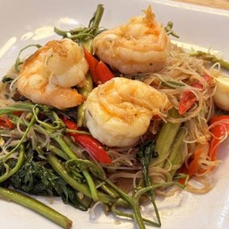 เส้นหมี่ผัดผักกระเฉดกุ้ง