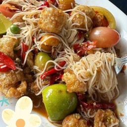 ตำซั่วขนมจีนใส่แคปหมู