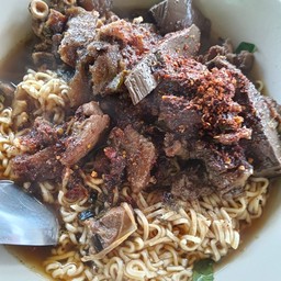 ข้าวปุ้นน้ำวัว เส้นมาม่า (พิเศษ)