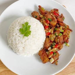ข้าวไก่ทอดกระเทียมพริกสด