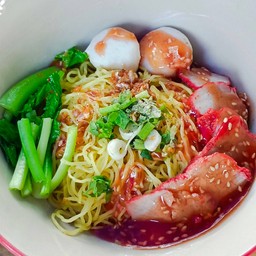 ก๋วยเตี๋ยวหมูแดง+ลูกชิ้น (แห้ง)