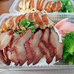 นครเป็ดย่าง หมูแดง หมูกรอบ สูตรต้นตำรับ ซอยสารีบุตร