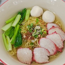 ก๋วยเตี๋ยวหมูแดง+ลูกชิ้น (น้ำ)