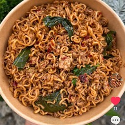 ผัดมาม่ากระเพรา