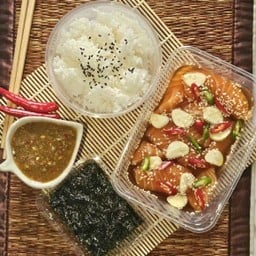 Set ข้าว แซลมอนดองน้ำปลากวน แบบน้ำ