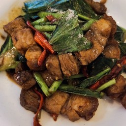 ข้าวคะน้าหมูกรอบ