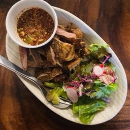 เนื้อย่างซอสจิ้มแจ่ว Grilled brisket with Thai spicy sauce