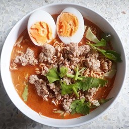 มาม่าหมูสับ