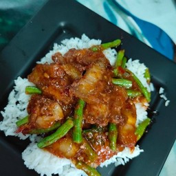 พริกแกงหมูกรอบ