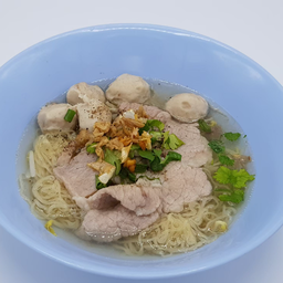 ก๋วยเตี๋ยว ลูกชิ้นหมู + เนื้อหมู