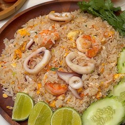 ข้าวผัดรวมมิตรทะเล (จานใหญ่)