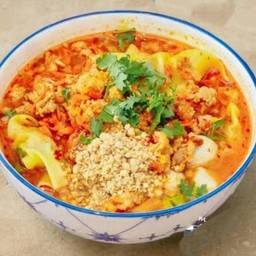 บะหมี่เกี้ยวกุ้งต้มยำน้ำข้น
