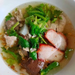 ก๋วยเตี๋ยวหมูแดง
